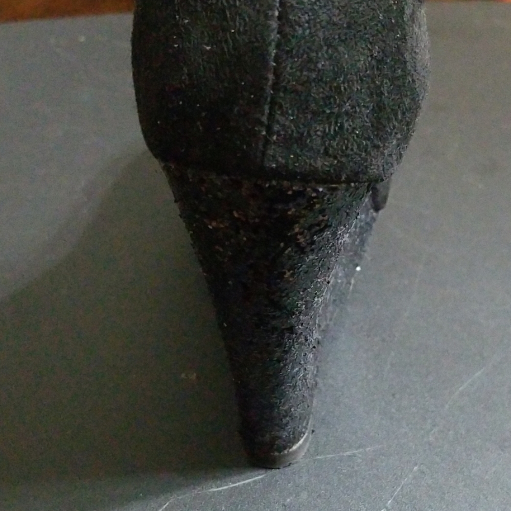 Shoes - Picture 3 of 4